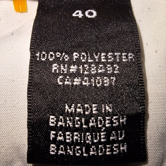 Greg Norman men's shorts in a size 40. They're in like new condition. - Picture 3 of 4